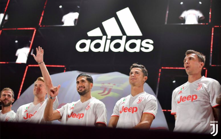Jersey Tandang Juventus Musim 2019-2020 Didominasi Warna Putih dan Merah