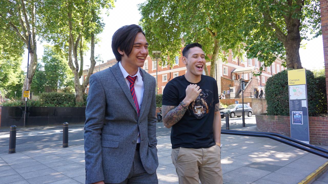 Pemburu di Manchester Biru, Alihkan Kamera ke Tepi Lapangan