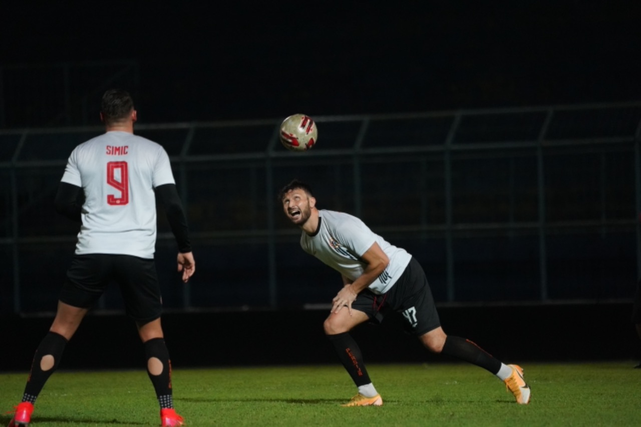 Marco Motta Akui Persib Vs Persija Bukan Laga yang Mudah