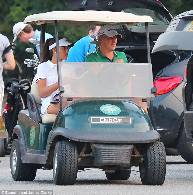 Schweinsteiger Main Golf Bareng Istri Cantik