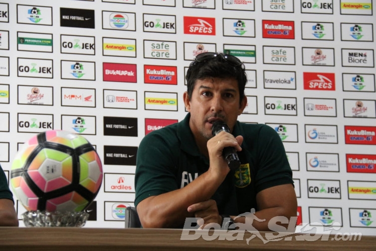 Persipura Tunjuk Alfredo Vera sebagai Pelatih Baru