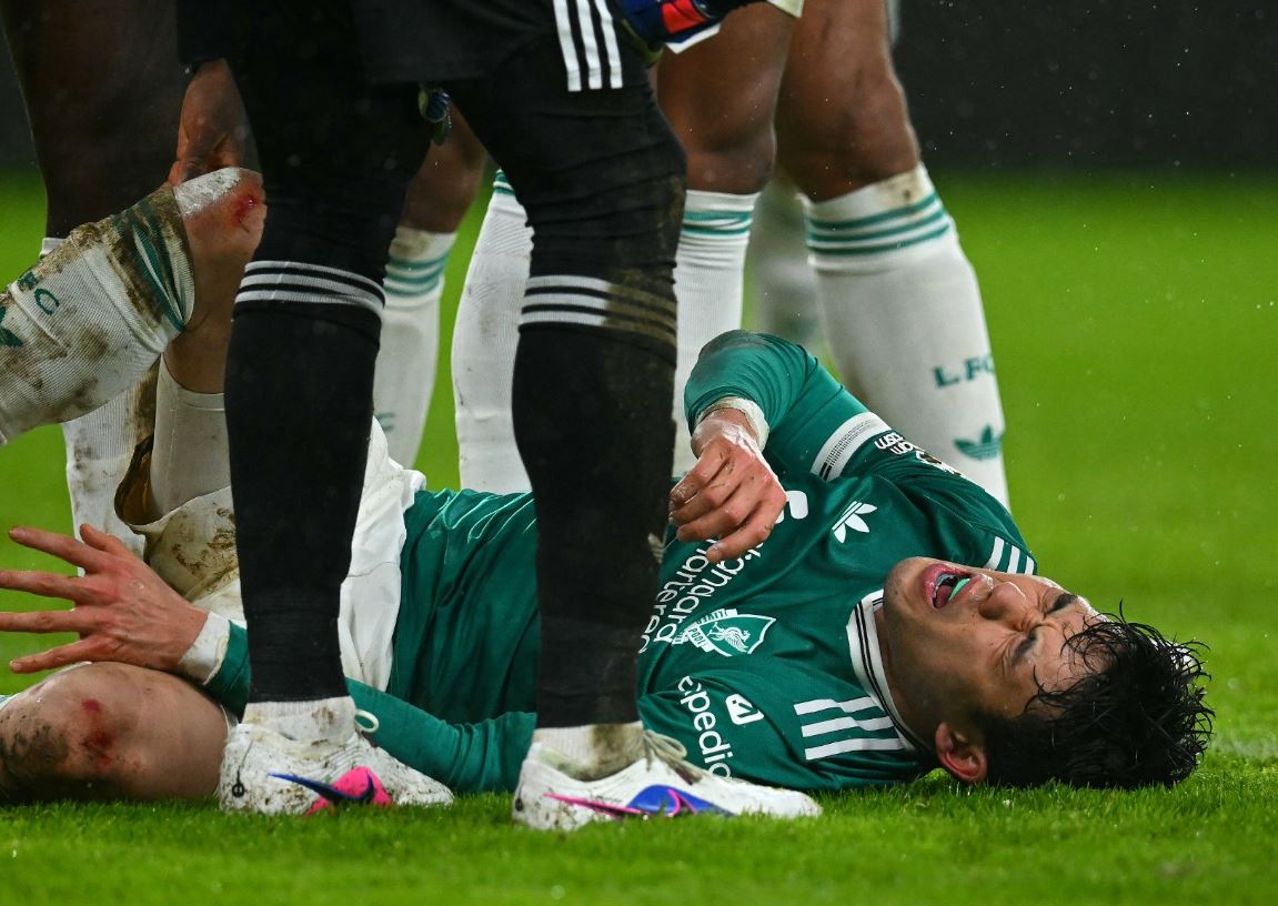 Krisis Bek Kanan Liverpool Kian Parah, Wataru Endo Juga Cedera