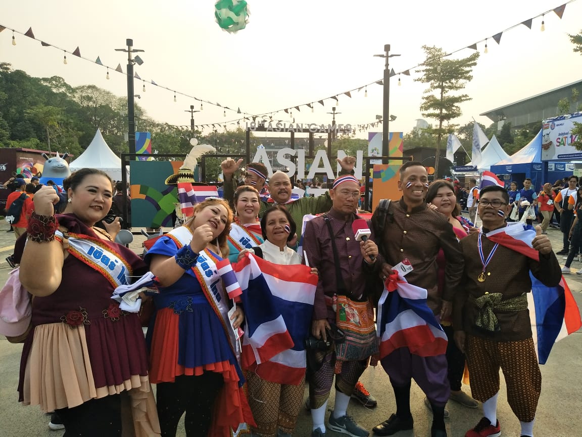 Totalitas Pendukung Thailand Saat Pembukaan Asian Games 2018