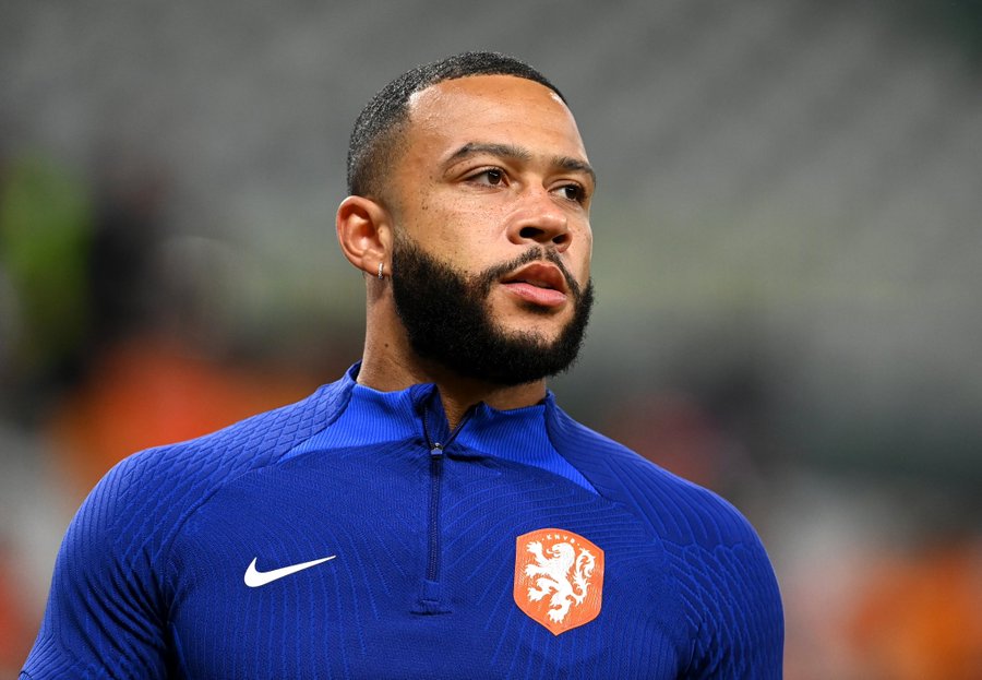 Xavi Perintahkan Barcelona Pertahankan Memphis Depay