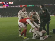 Memalukan, Sikap Gabriel Martinelli saat Mendorong Conor Bradley yang Cedera