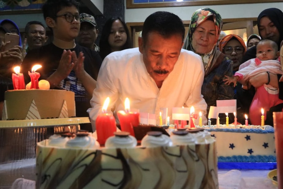 Genap Berusia 70 Tahun, Manajer Persib Berencana Pensiun