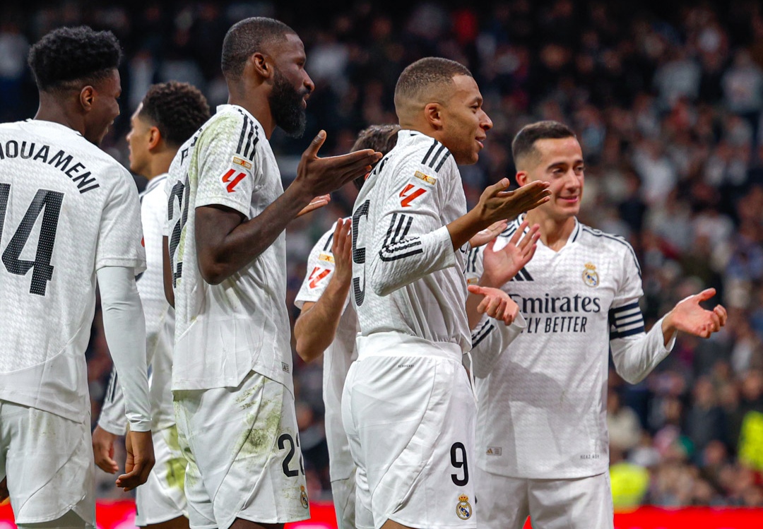 Hasil LaLiga: Real Madrid 4-2 Sevila, El Real Kudeta Barcelona