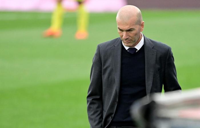 Terpukul, Zidane Enggan Bahas Masa Depannya di Real Madrid