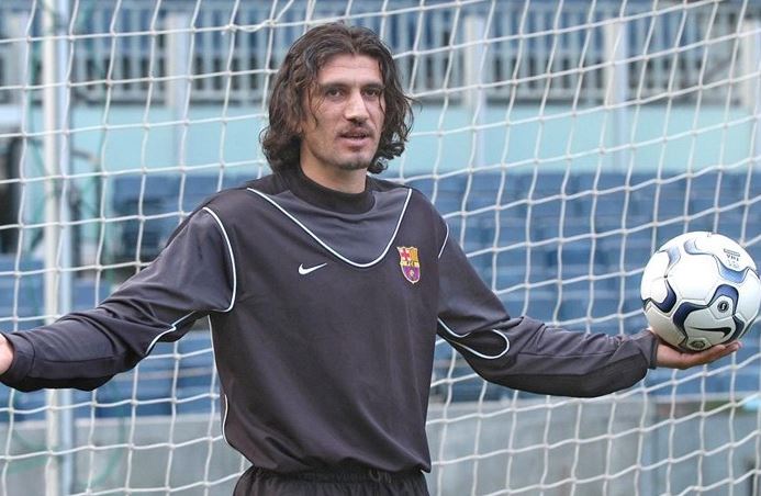 Mantan Kiper Barcelona dalam Kondisi Kritis karena Virus Corona