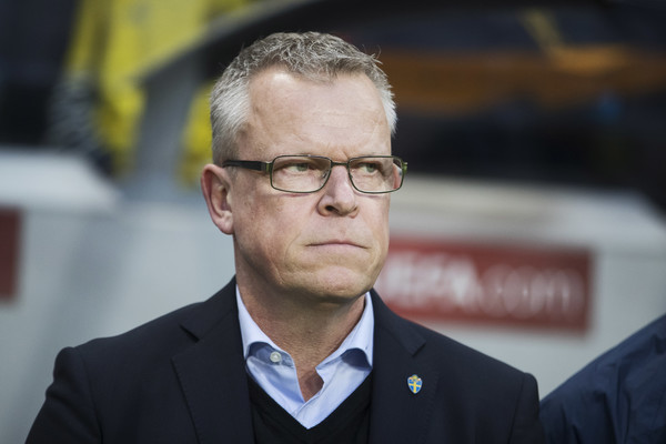 Swedia Vs Italia, Tim Tamu dalam Tekanan