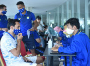Usai Menerima Vaksin COVID-19, Ezra Walian Berharap Kompetisi Bisa Digulirkan