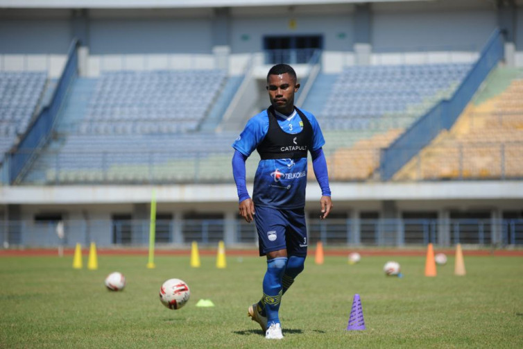 Sudah Maksimal Mempertahankan, Persib Harus Lepas Ardi Idrus