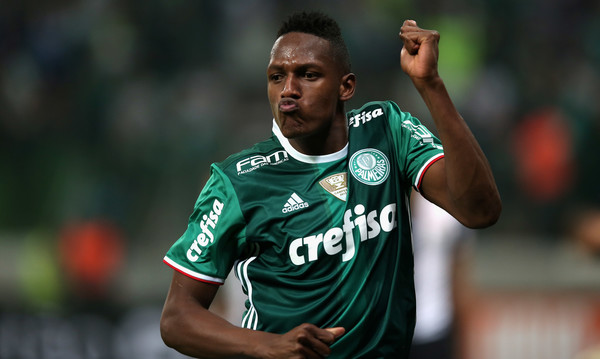Barcelona Sepakati Transfer Bek Asal Palmeiras