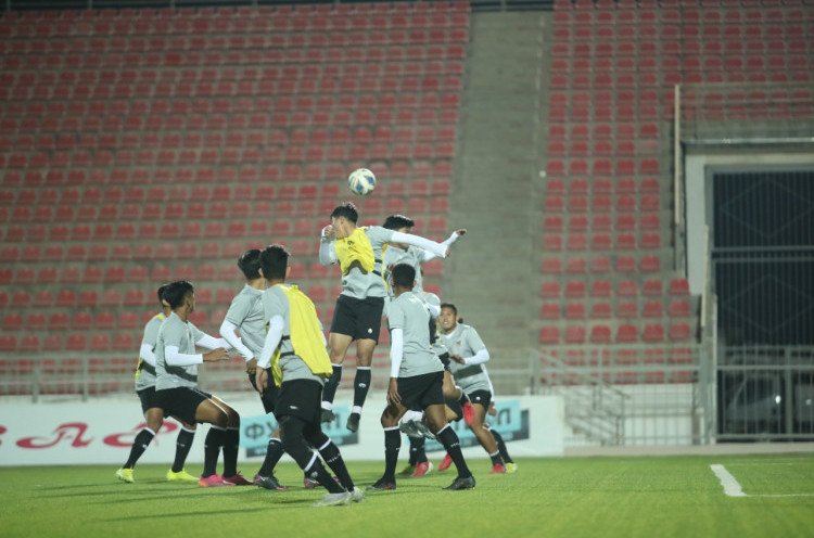 Timnas Indonesia U-23 Adaptasi Lapangan Rumput Sintetis