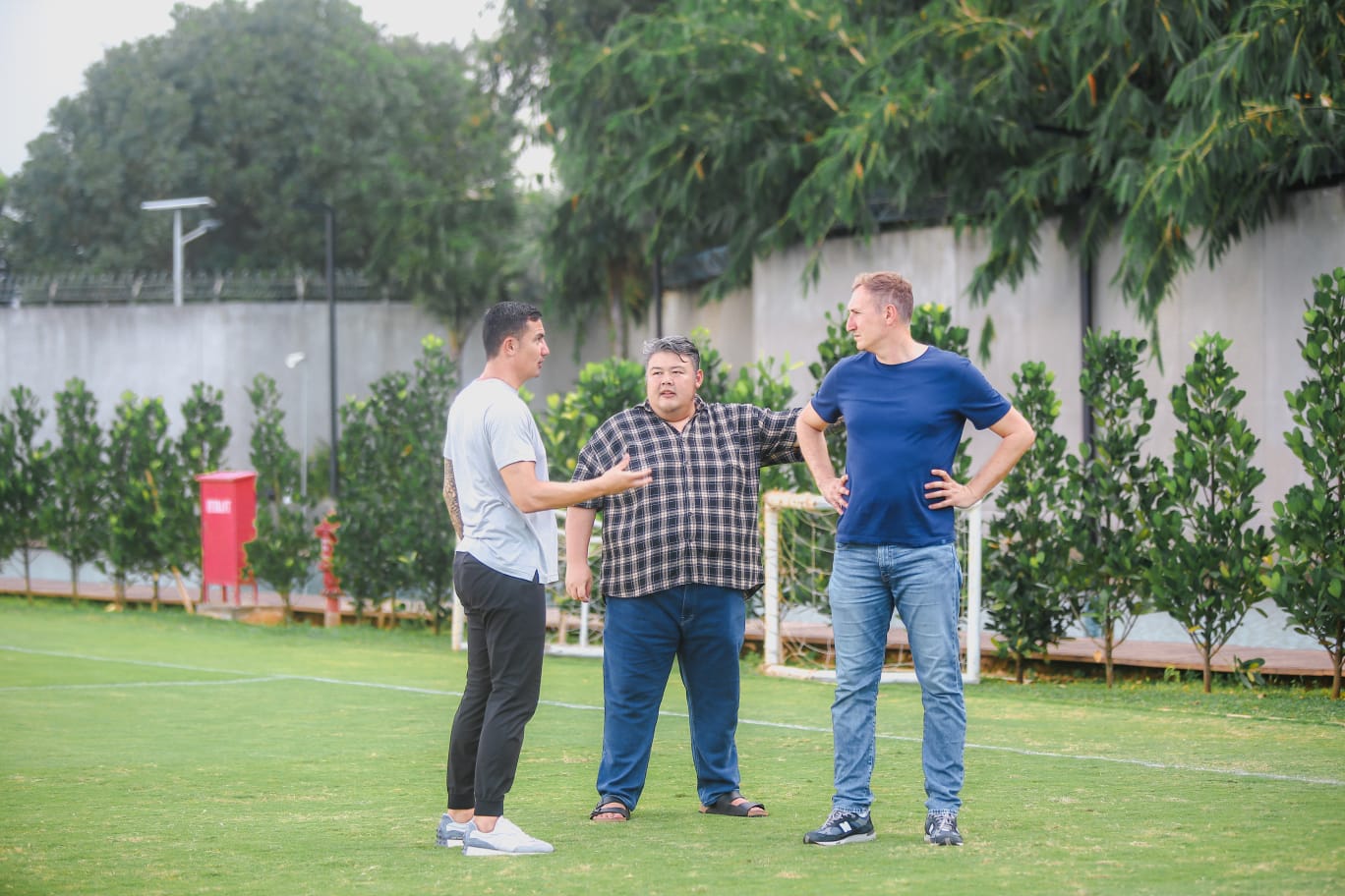 Legenda Timnas Australia Tim Cahill Terkesan dengan Fasilitas Dewa United Sports Centre