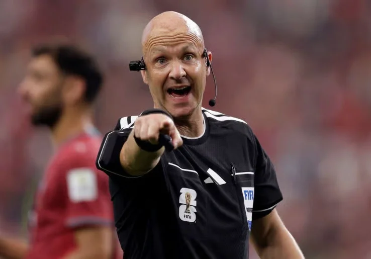 Anthony Taylor Akhiri Karier sebagai Wasit, Ungkap Beratnya Tekanan di Lapangan