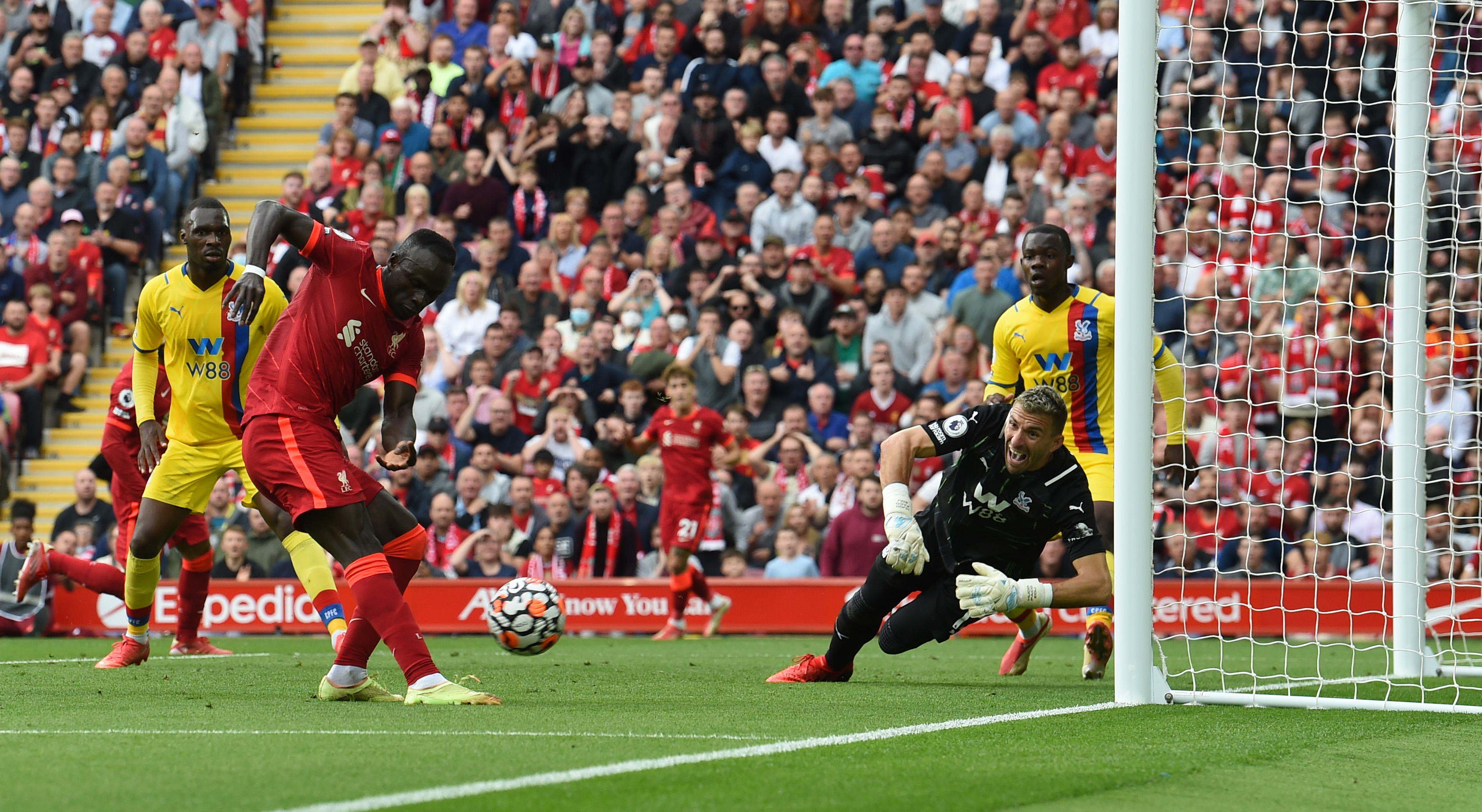 Hasil Premier League: Liverpool Puncaki Klasemen, Arsenal Kembali Tersenyum, Man City Imbang