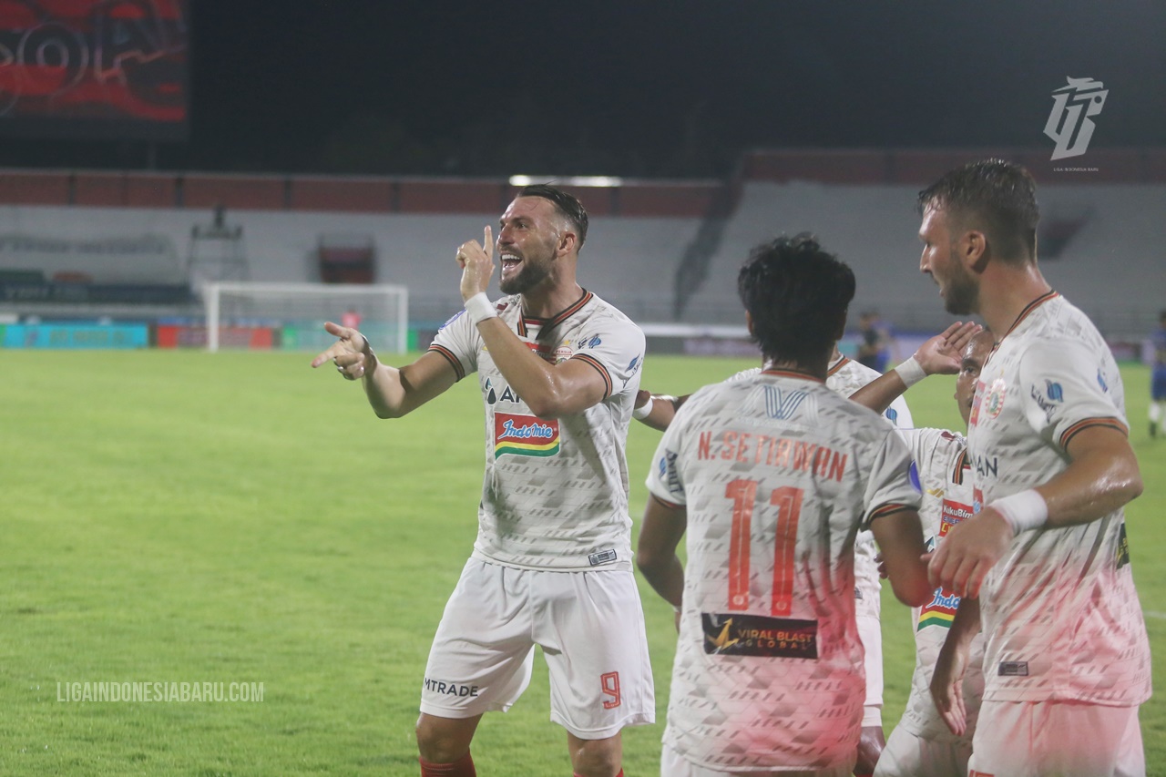 Pelatih Persija Enggan Berpatokan Posisi Persipura di Klasemen