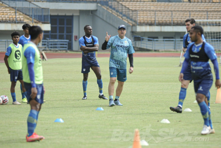 Persib Bandung Diuji TIRA-Persikabo