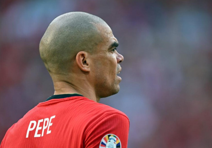 Pepe Resmi Gantung Sepatu di Usia 41 Tahun