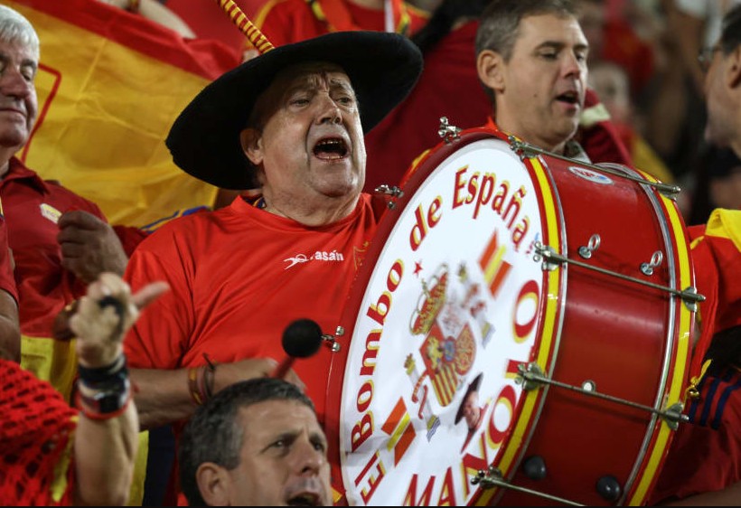 Sepak Bola Spanyol Berduka, Manolo el del Bombo, Pendukung Sejati La Roja Wafat di Usia 76 Tahun