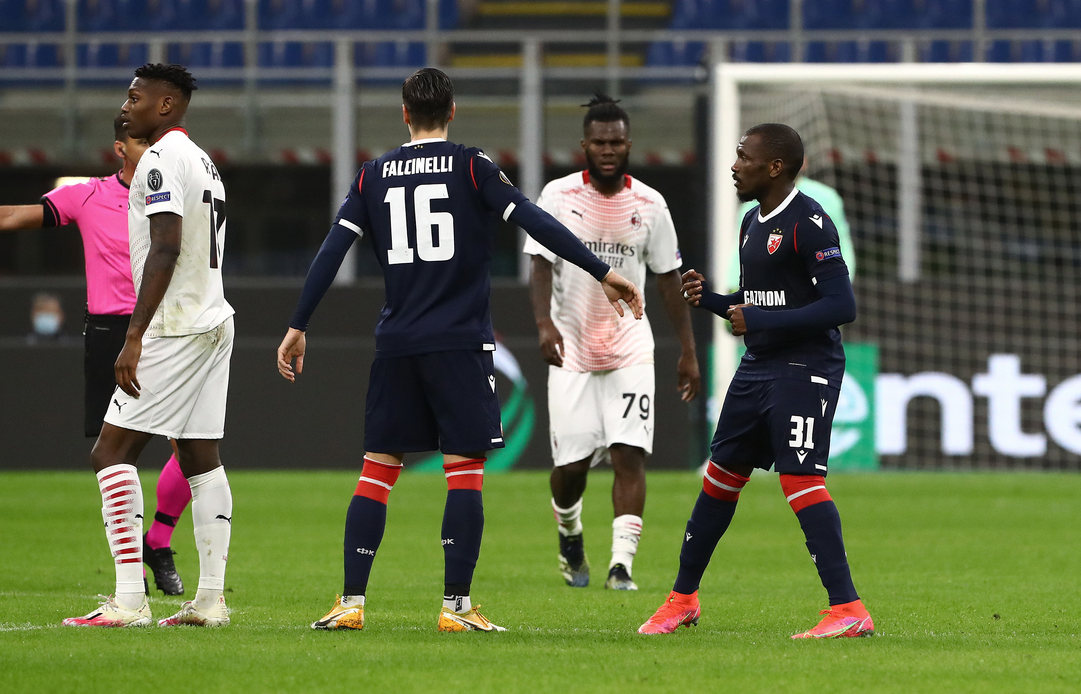Keributan Warnai Akhir Laga AC Milan Vs Red Star