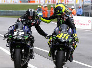Kalah Cepat dari Vinales, Yamaha Minta Rossi Ubah Gaya Balap