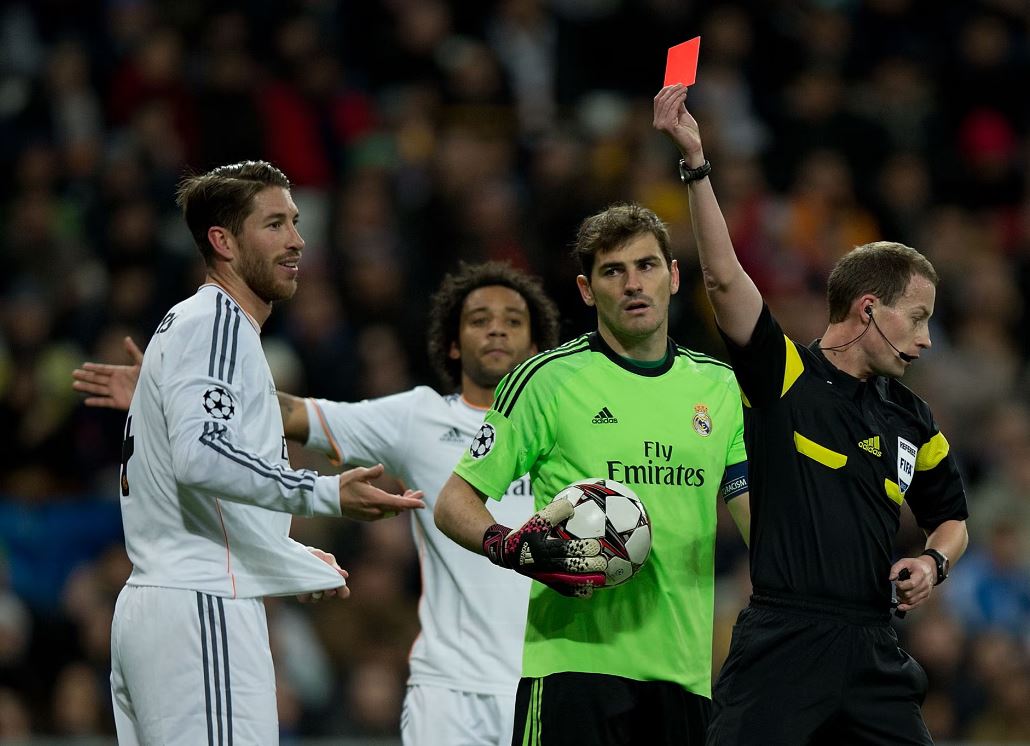 5 Pemain dengan Koleksi Kartu Merah Terbanyak Sepanjang Masa