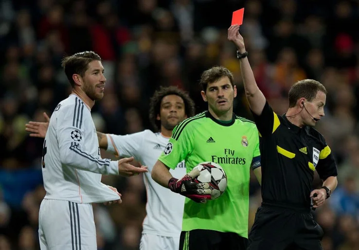 5 Pemain dengan Koleksi Kartu Merah Terbanyak Sepanjang Masa