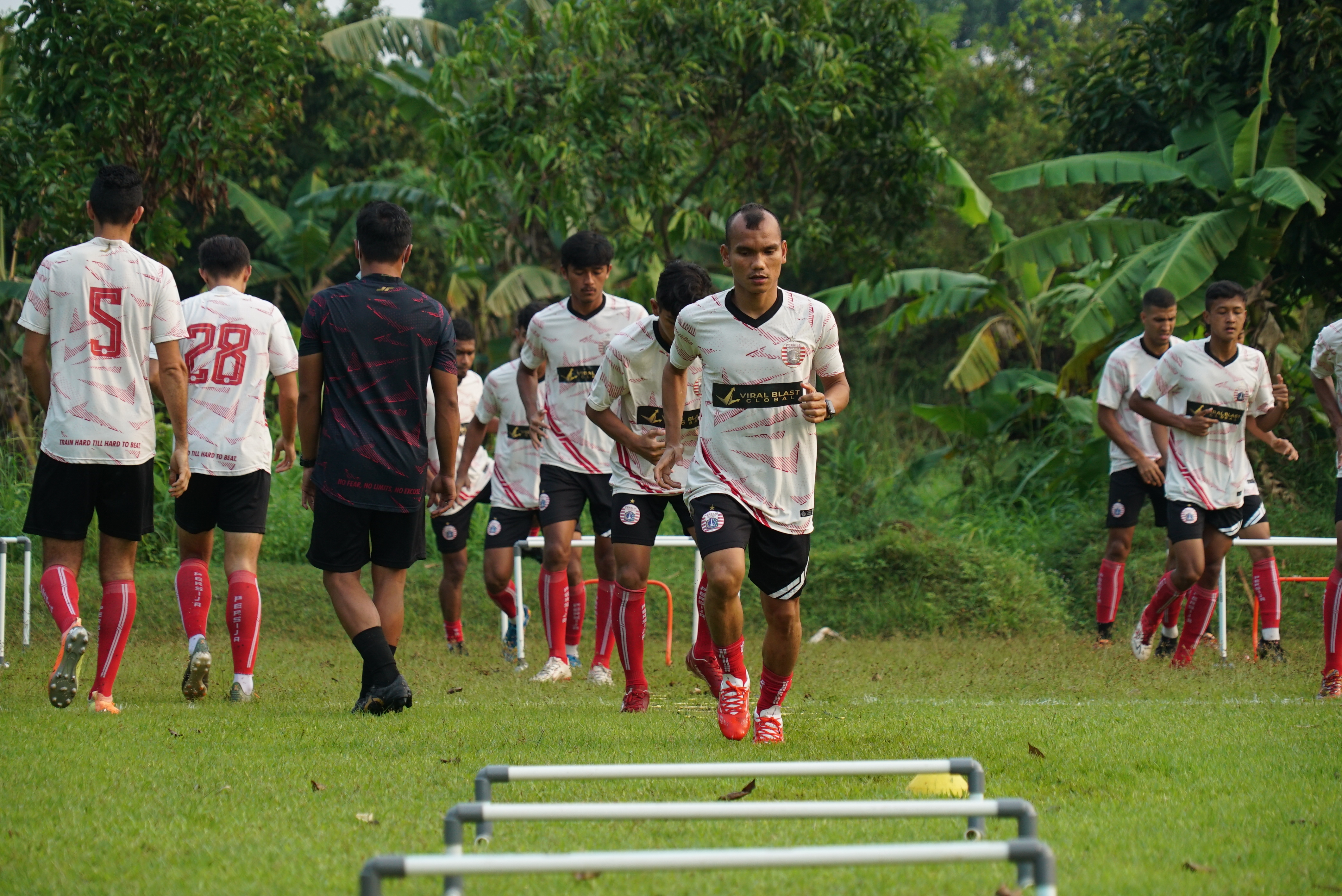 Riko Simanjuntak Siap Turun Bantu Persija, Osvaldo Haay Cedera