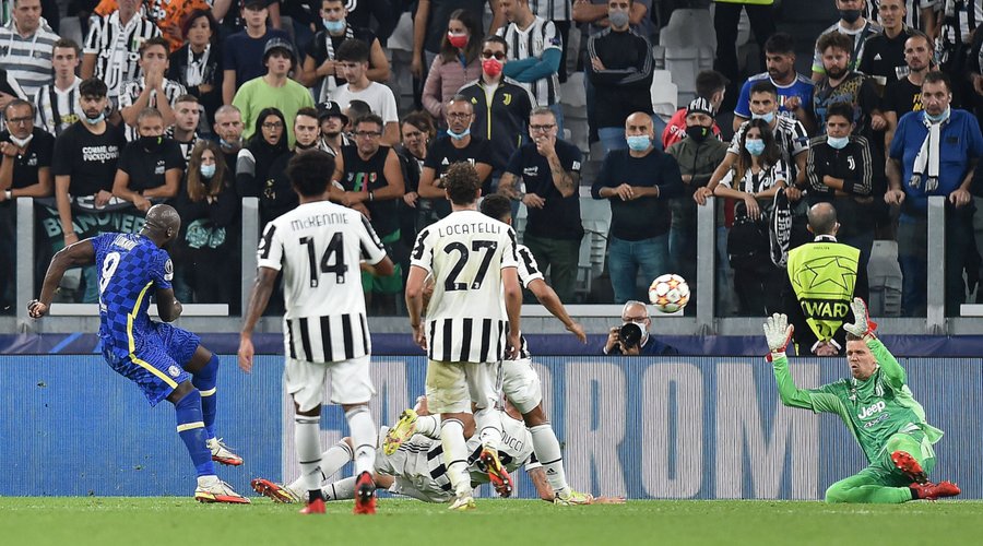 Ketika Wojciech Szczesny Makan Gaji Buta Lawan Juara Eropa