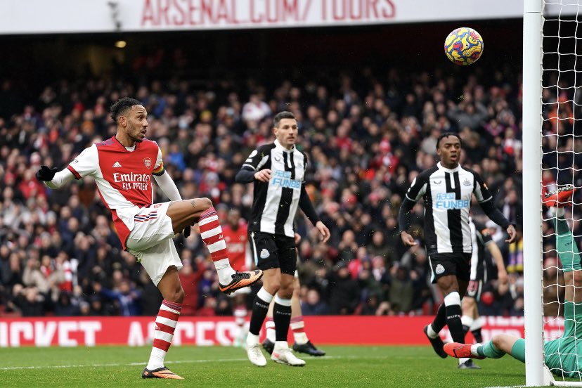 Manchester United Vs Arsenal: Aubameyang Suka Mengganyang