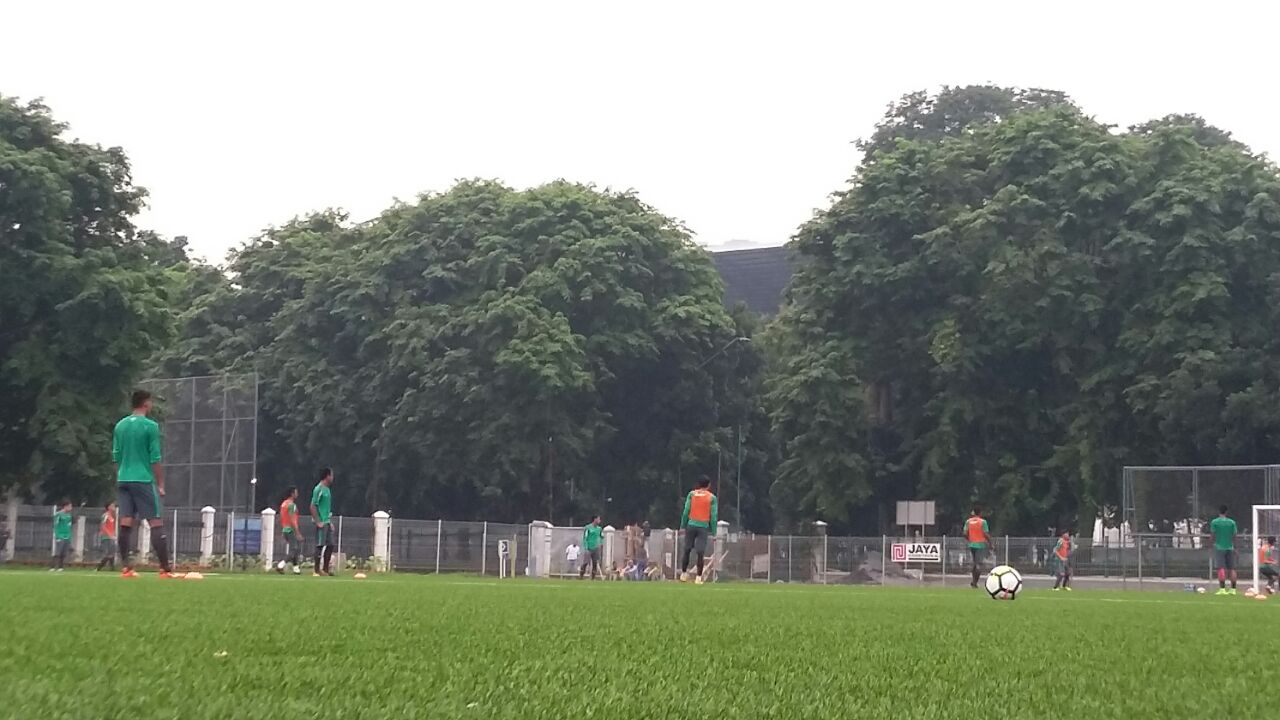 Sebab Timnas U-23 Dibawa Hijrah ke Rumput Sintetis dan Lapangan Voli