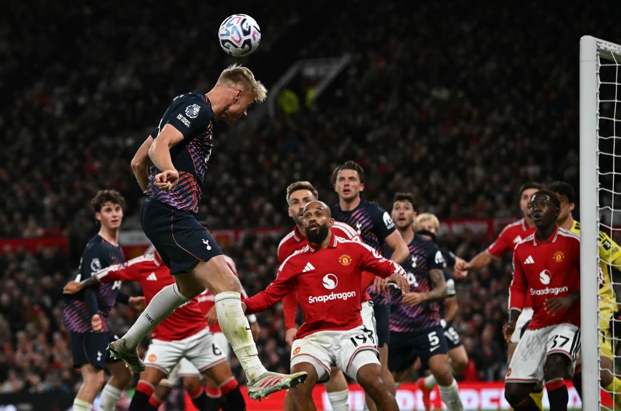 Hasil Pertandingan: Barcelona Menang Telak Tanpa Raphinha, Manchester United Imbang