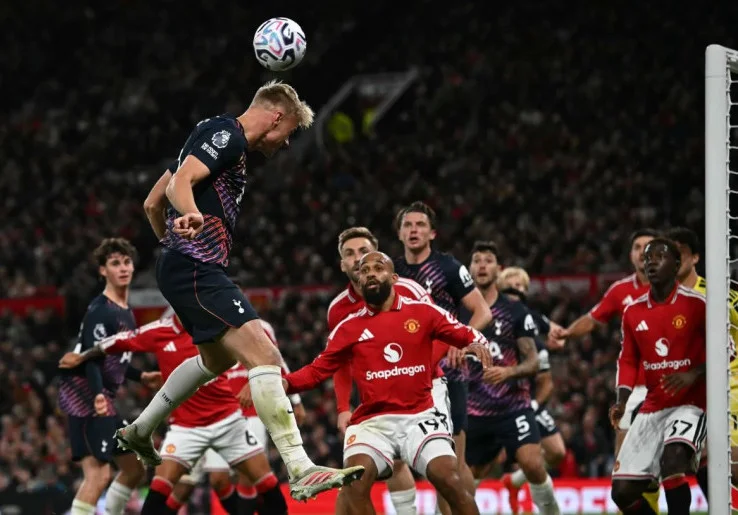 Hasil Pertandingan: Barcelona Menang Telak Tanpa Raphinha, Manchester United Imbang