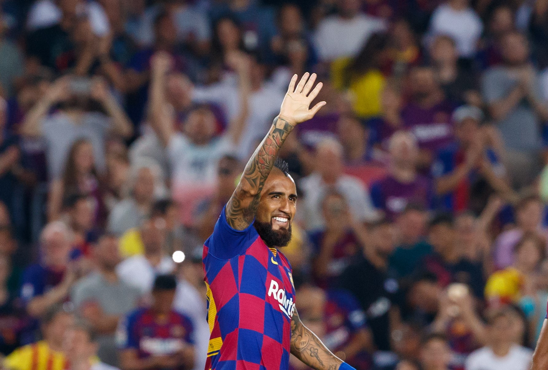 5 Fakta Unik Arturo Vidal, Gelandang Nyentrik Langganan Juara