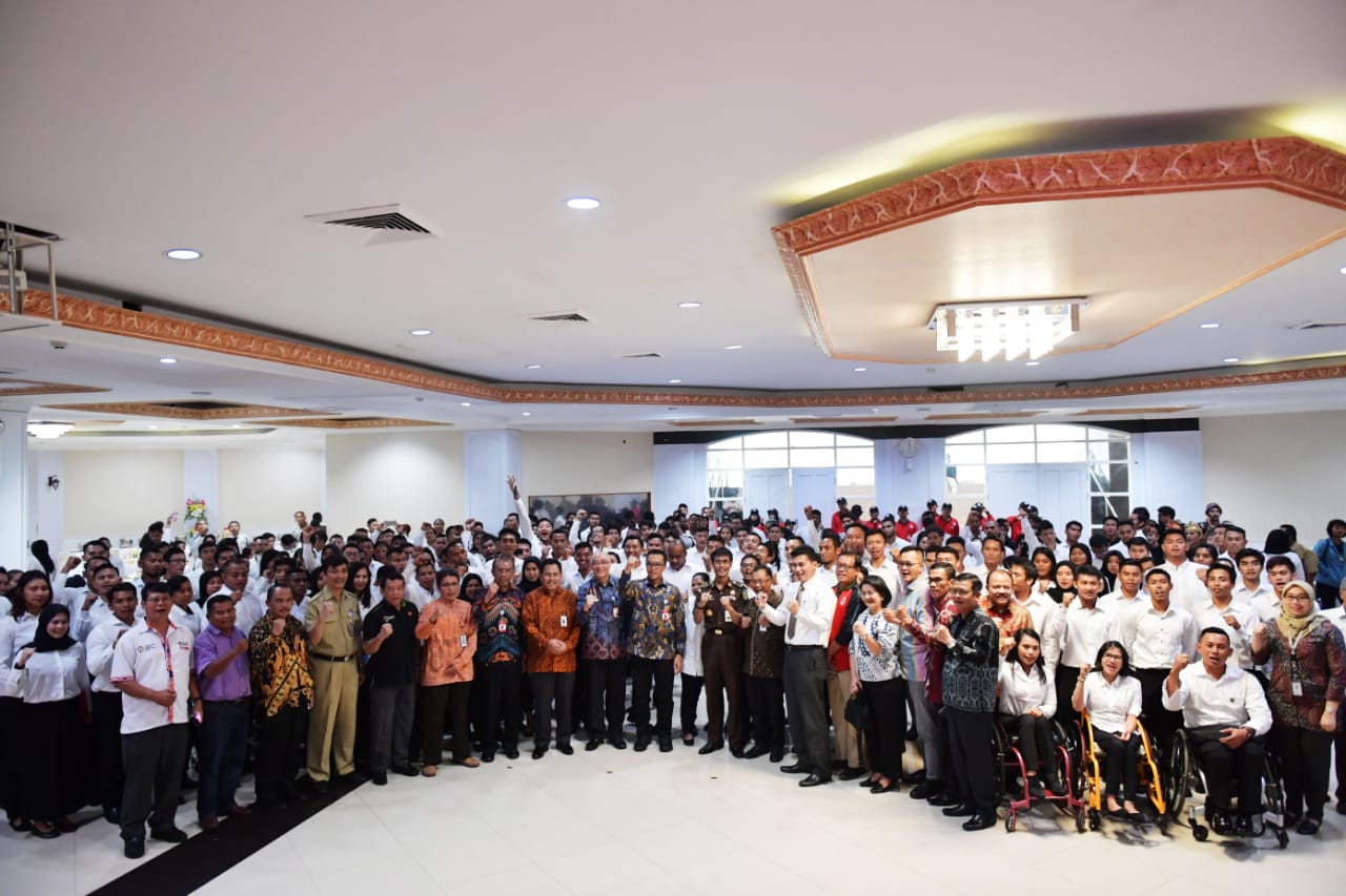 Menpora Serahkan SK CPNS ke 285 Atlet Berprestasi