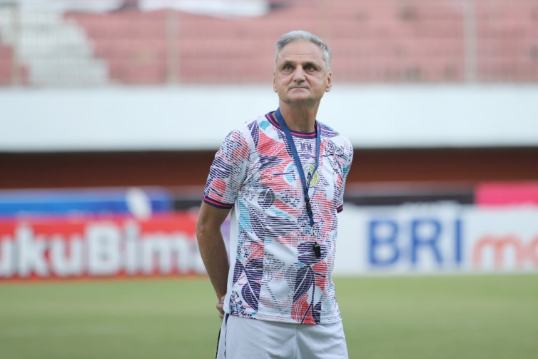 Marian Mihail Mengundurkan Diri dari PSS Sleman, Tak Tahan Intervensi Suporter?