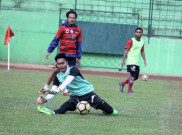Kiper Arema FC Kurniawan Kartika Ajie Dibayangi Blunder Fatal