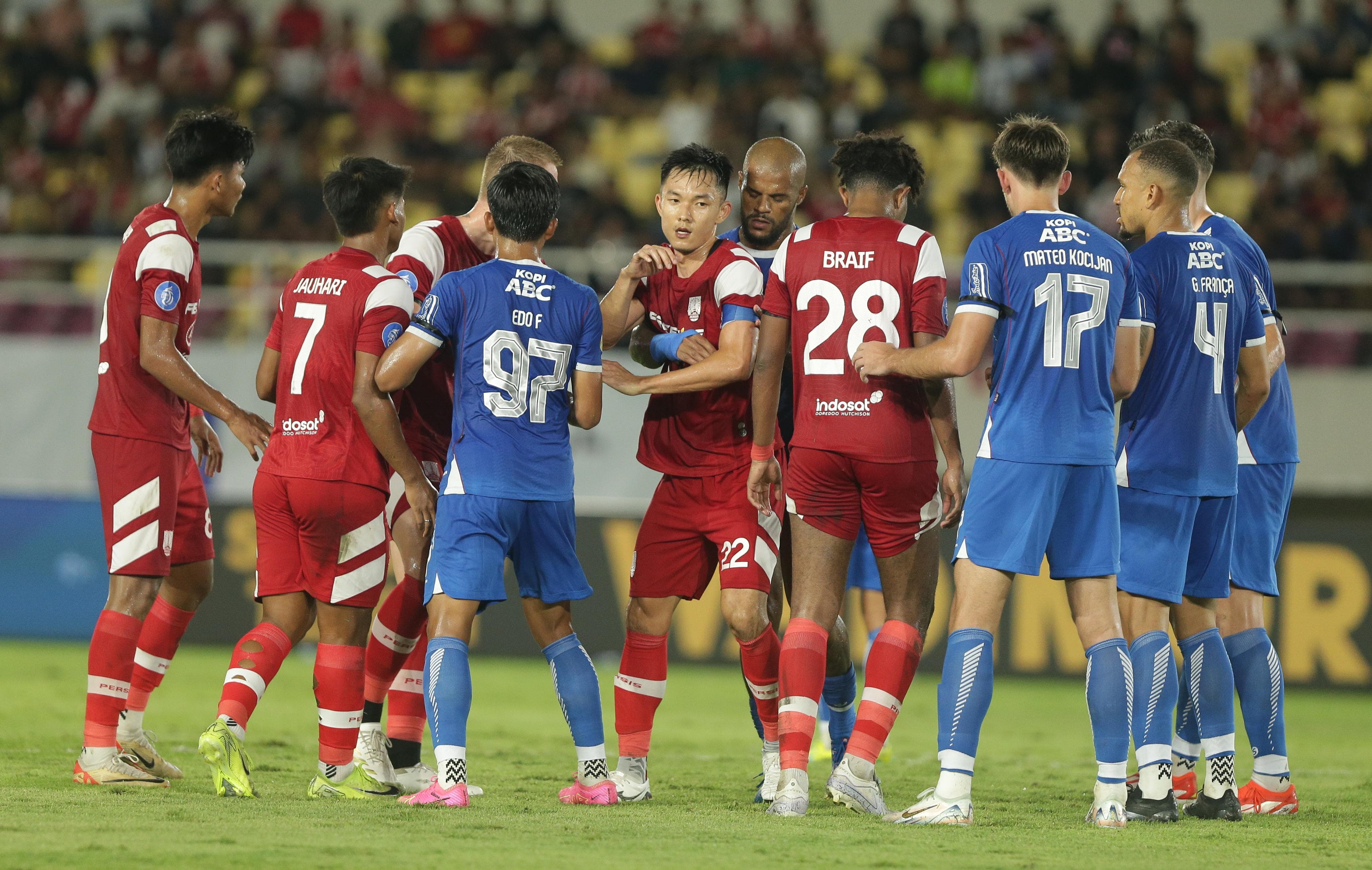 Hasil Liga 1 2024/2025: Persib Juara Paruh Musim Usai Bungkam Persis di Manahan