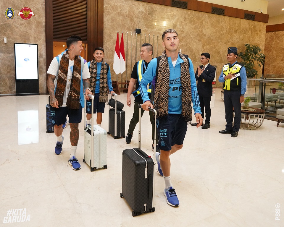 Timnas Argentina Tiba di Tanah Air Semalam, Disambut Ketum PSSI Erick Thohir