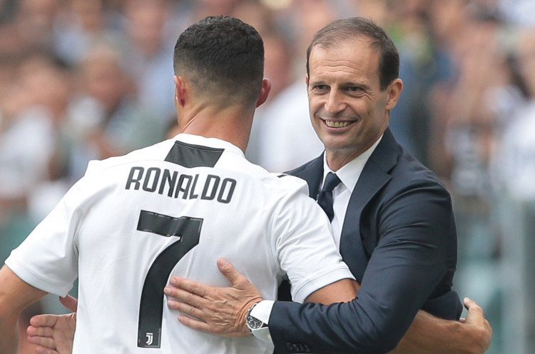 Cara Allegri Bujuk Cristiano Ronaldo Bertahan di Juventus