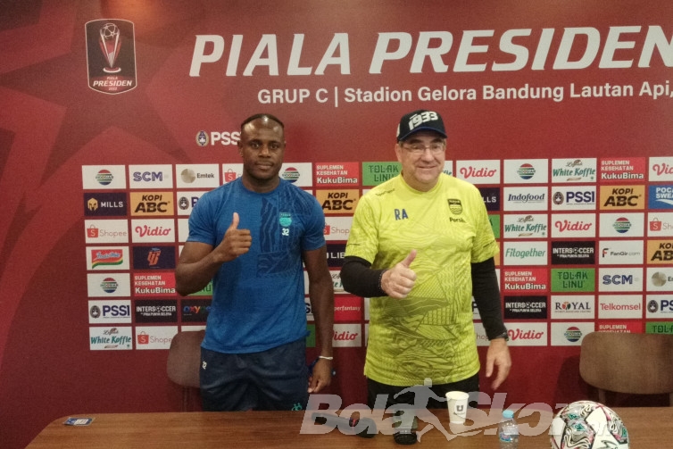 Kejar Peluang Lolos, Pelatih Persib Tetap Menaruh Respek kepada Persebaya