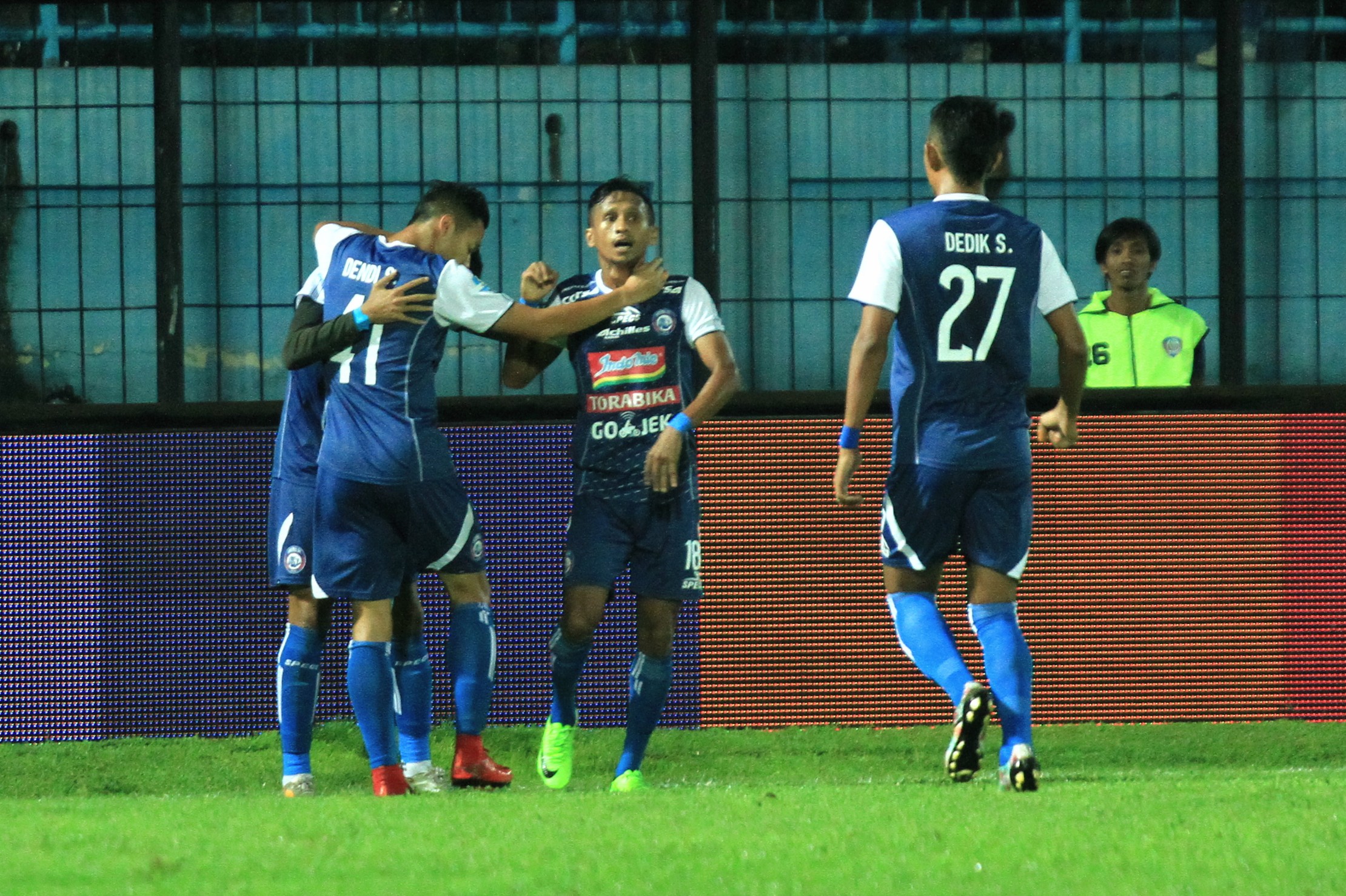 Arema FC Tak Mau Pusingkan Kartu Merah Aneh Ridwan Tawainela