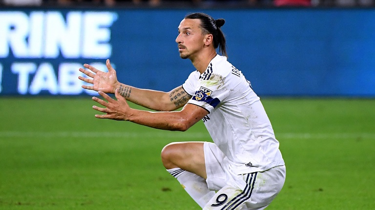 Zlatan Ibrahimovic Bungkam soal Masa Depan, Napoli Terus Menunggu