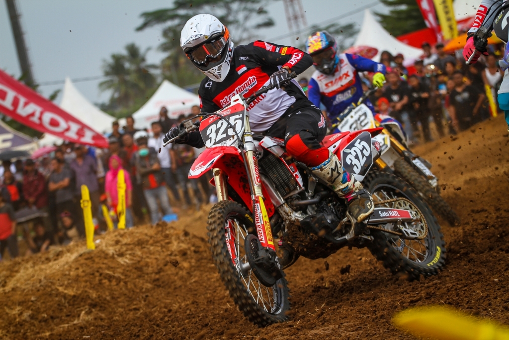 Debut Meyakinkan Delvintor dan AHRT di Kejurnas Motocross