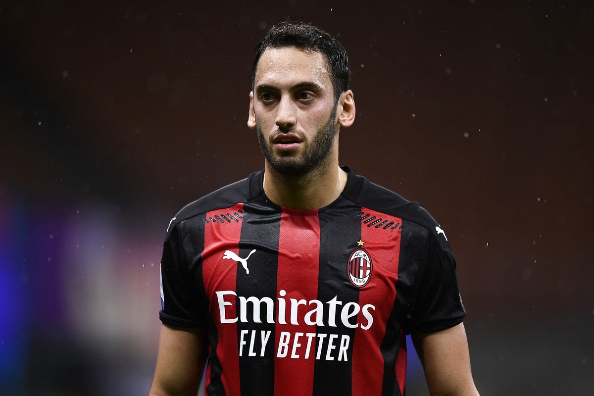Manchester United Curi Start dalam Perburuan Hakan Calhanoglu