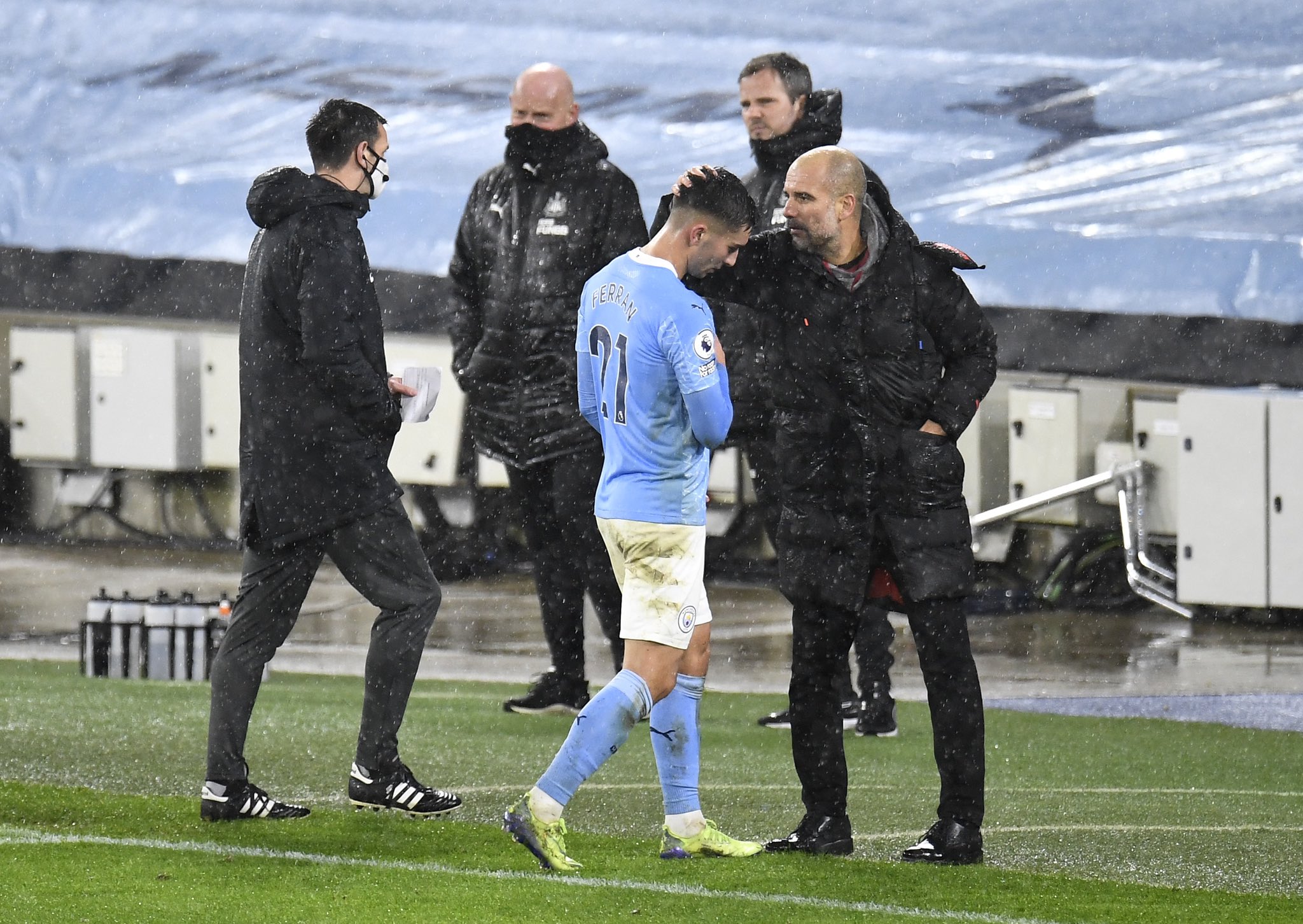 Barcelona Lirik Ferran Torres, Pep Guardiola Angkat Suara