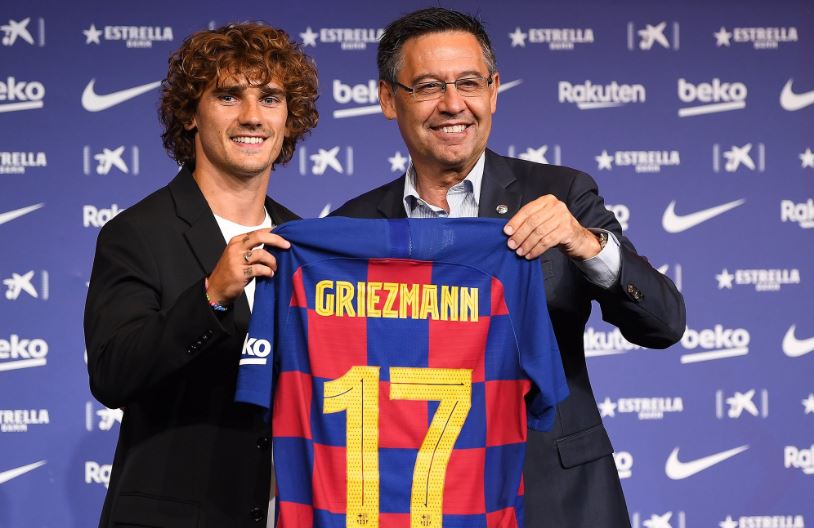 Cara Antoine Griezmann Cari Perhatian kepada Luis Suarez dan Lionel Messi