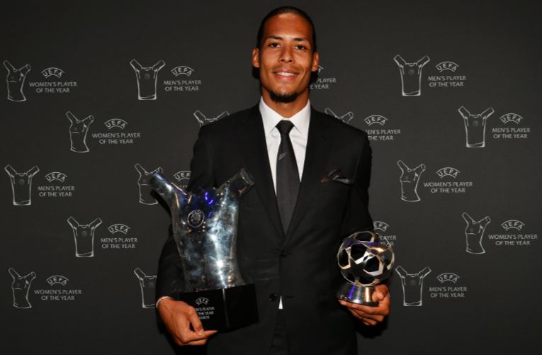 Pecah Rekor, Van Dijk Kalahkan Messi dan Ronaldo Rebut Penghargaan Pemain Terbaik Eropa 2019
